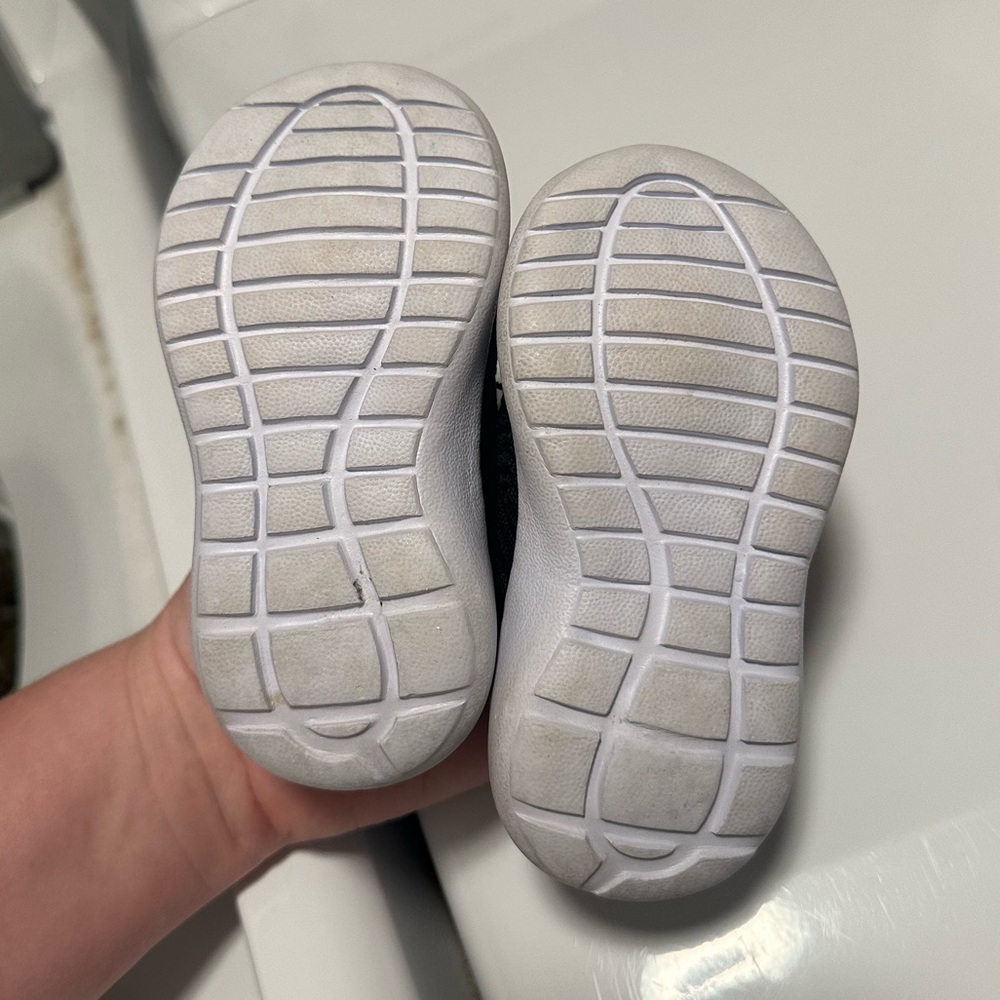 🌸 - Toddler RBX Black and White Sneakers Slip-Ons - Picture 5 of 6